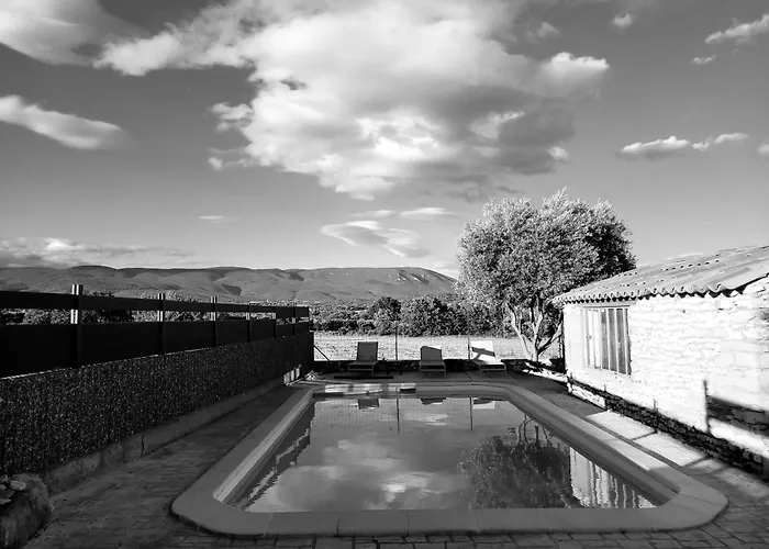 Location Gite Avec Piscine Luberon Artemiss